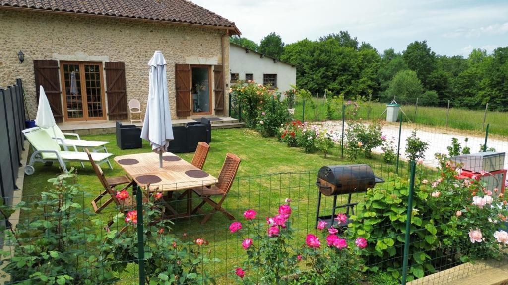 Appartement Chez Lucia a 15min de Perigueux à 6km autoroute A89 à Eglise-Neuve-de-Vergt Extérieur photo